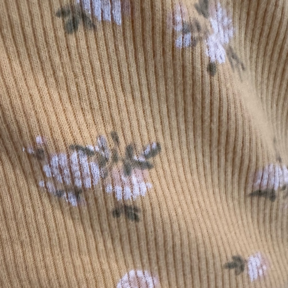 Hollister v-neck baby tee - Picture 5 of 6